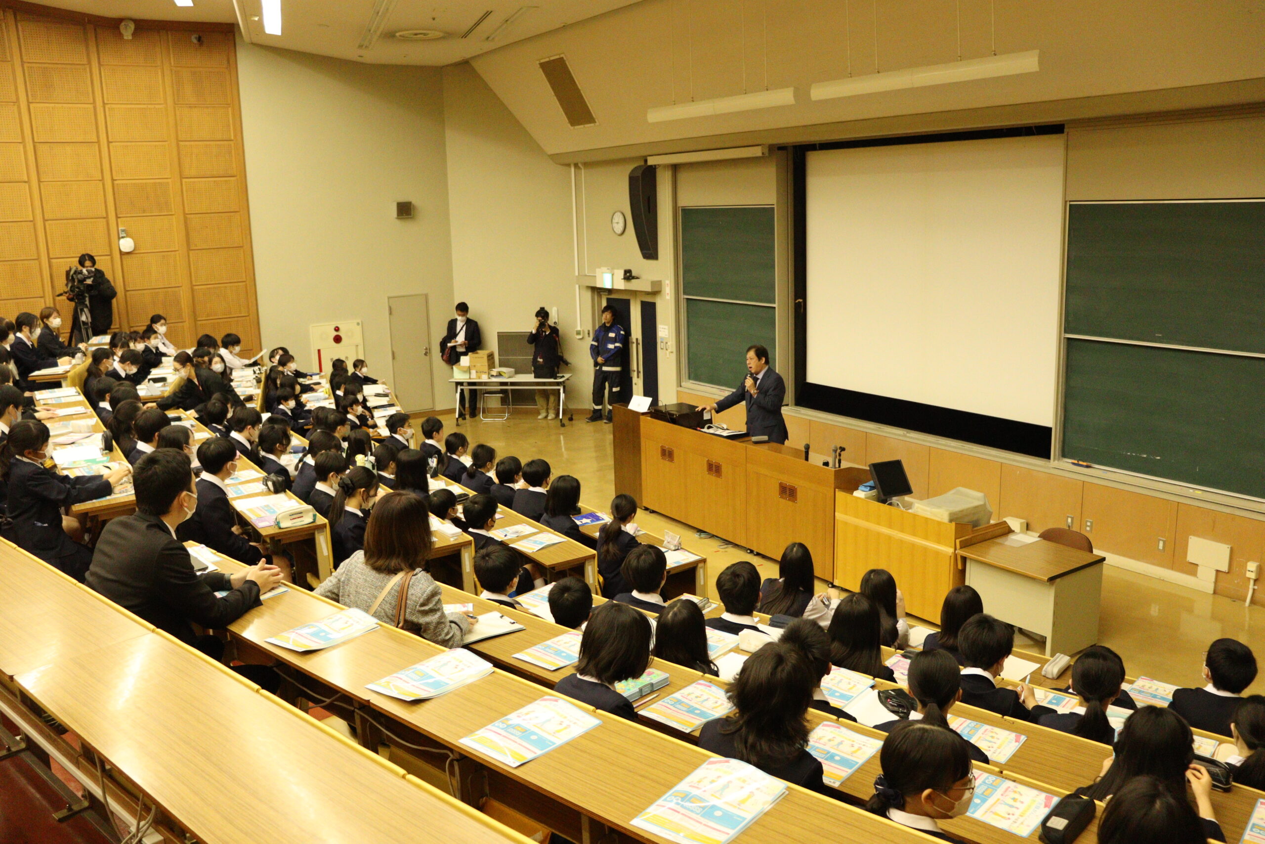 3/8(日) 医学部見学体験「命を守る医療現場を見学しよう」を実施しま